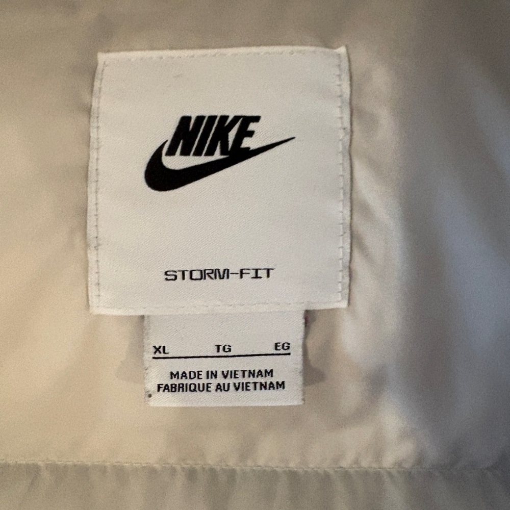 Nike Men’s Grid Pattern Puffer Jacket - Picture 2 of 4